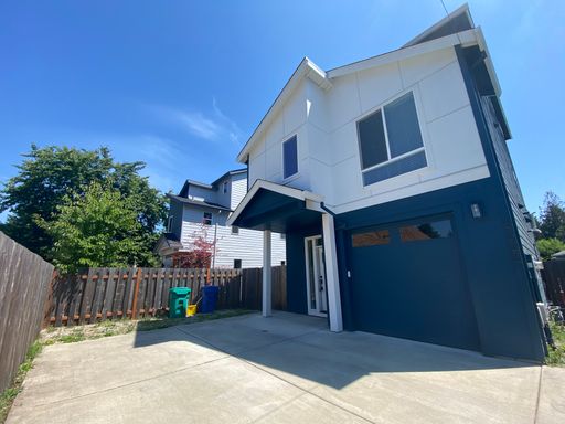 4-bedroom, 3.5-bath Home within the Brentwood-Darlington Neighborhoods – photo 1