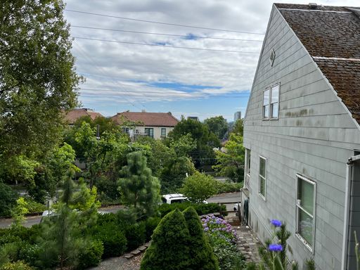 Charming 1Bd + 1Ba in Portland!! Triplex Near Oregon Health & Science University!! Washer / Dryer Included! – photo 1