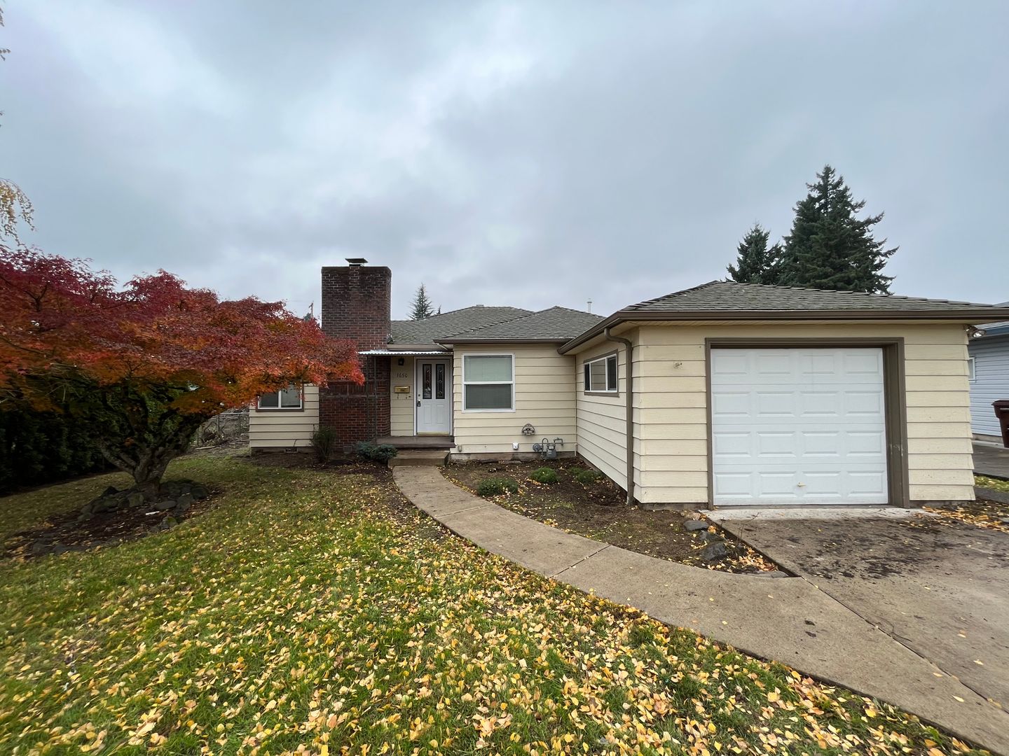 Gladstone House: 1650 Manor Drive