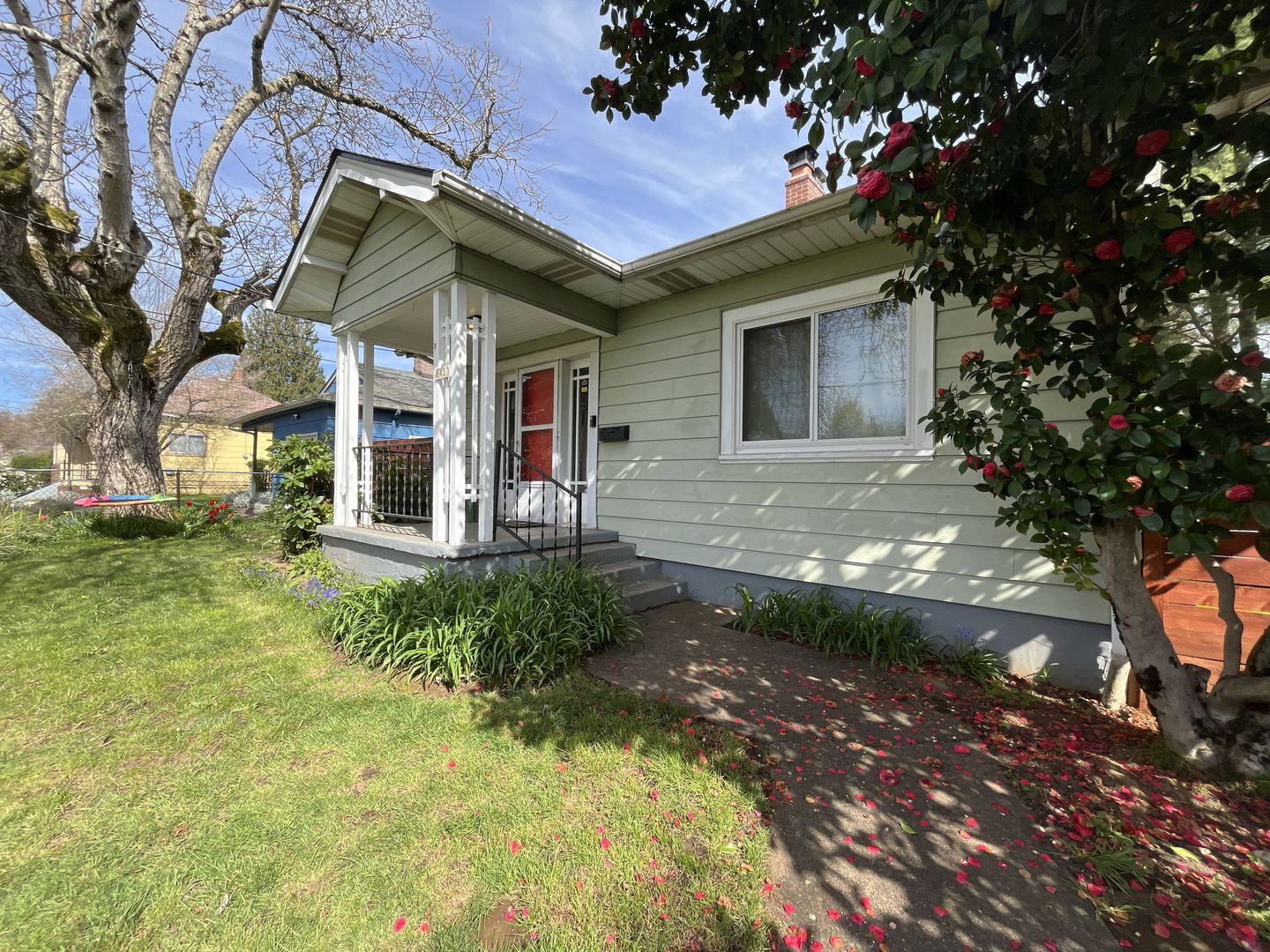 Portland House: 6423 N Yale St