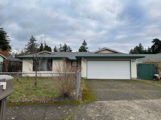 Spacious 3 bedroom + 2 bathroom home with very large yard!! Covered patio and garage!! – photo 1
