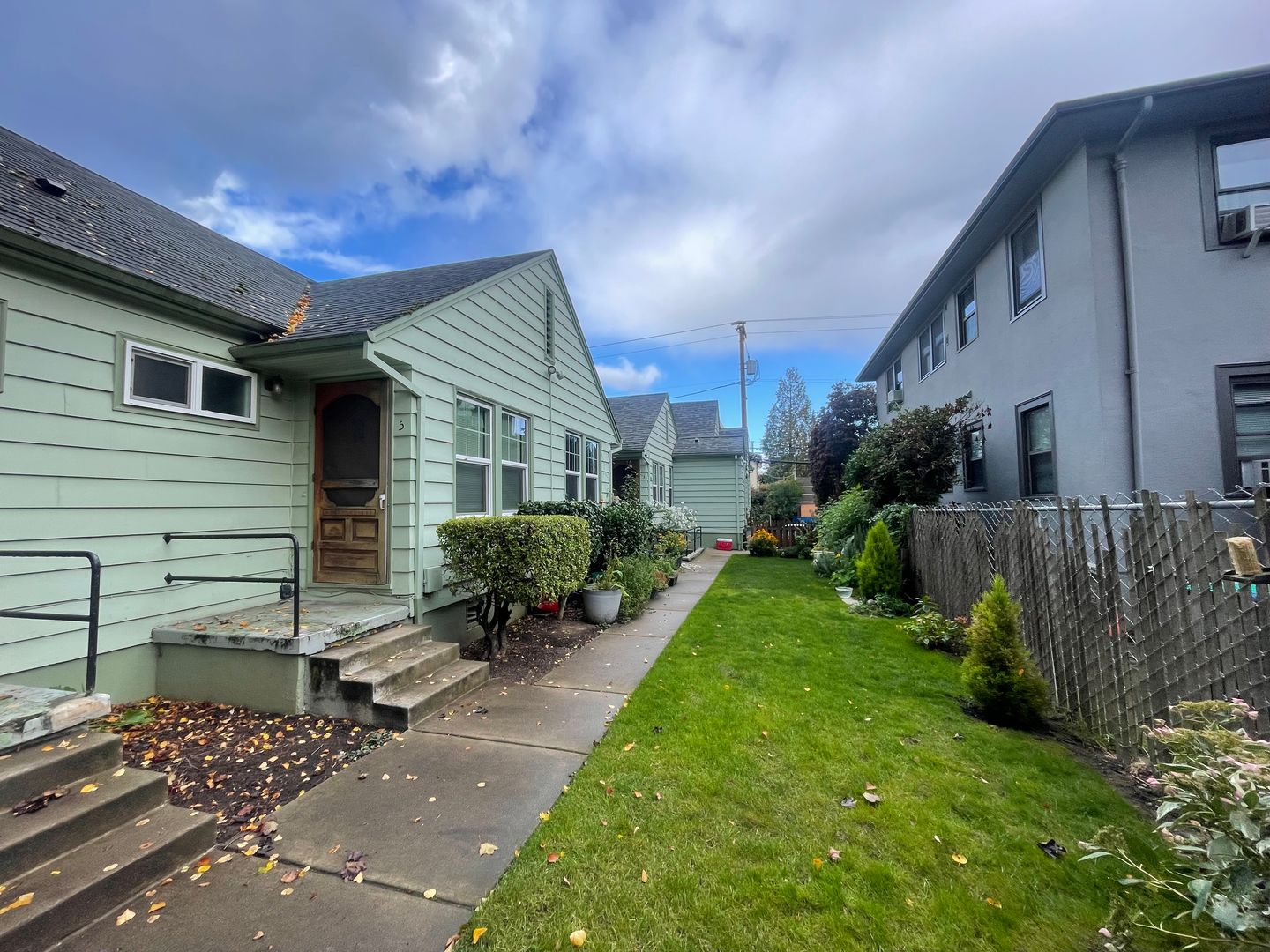 Portland Apartment: 2046 NW Overton St