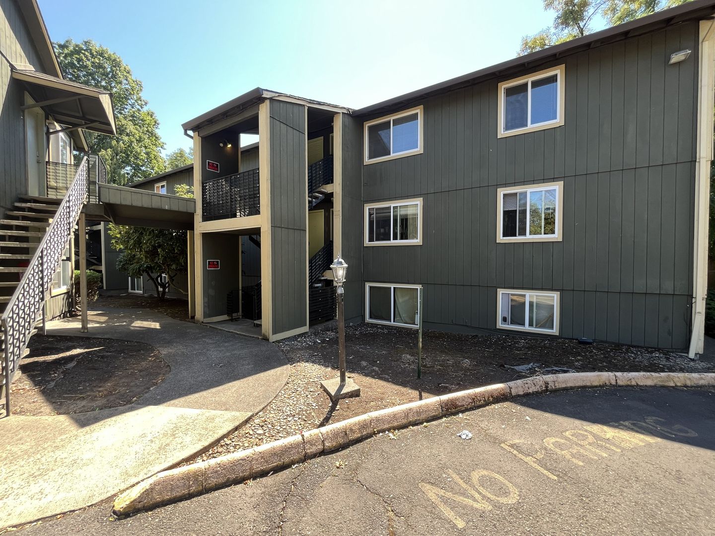 Portland Apartment: 8332 SW 21st Ave - #11