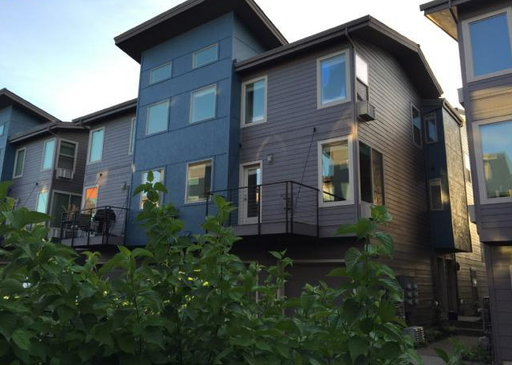 Stunning St. Johns 2-Bedroom Townhome with Vaulted Ceilings, Private Balcony & Attached Garage – photo 1
