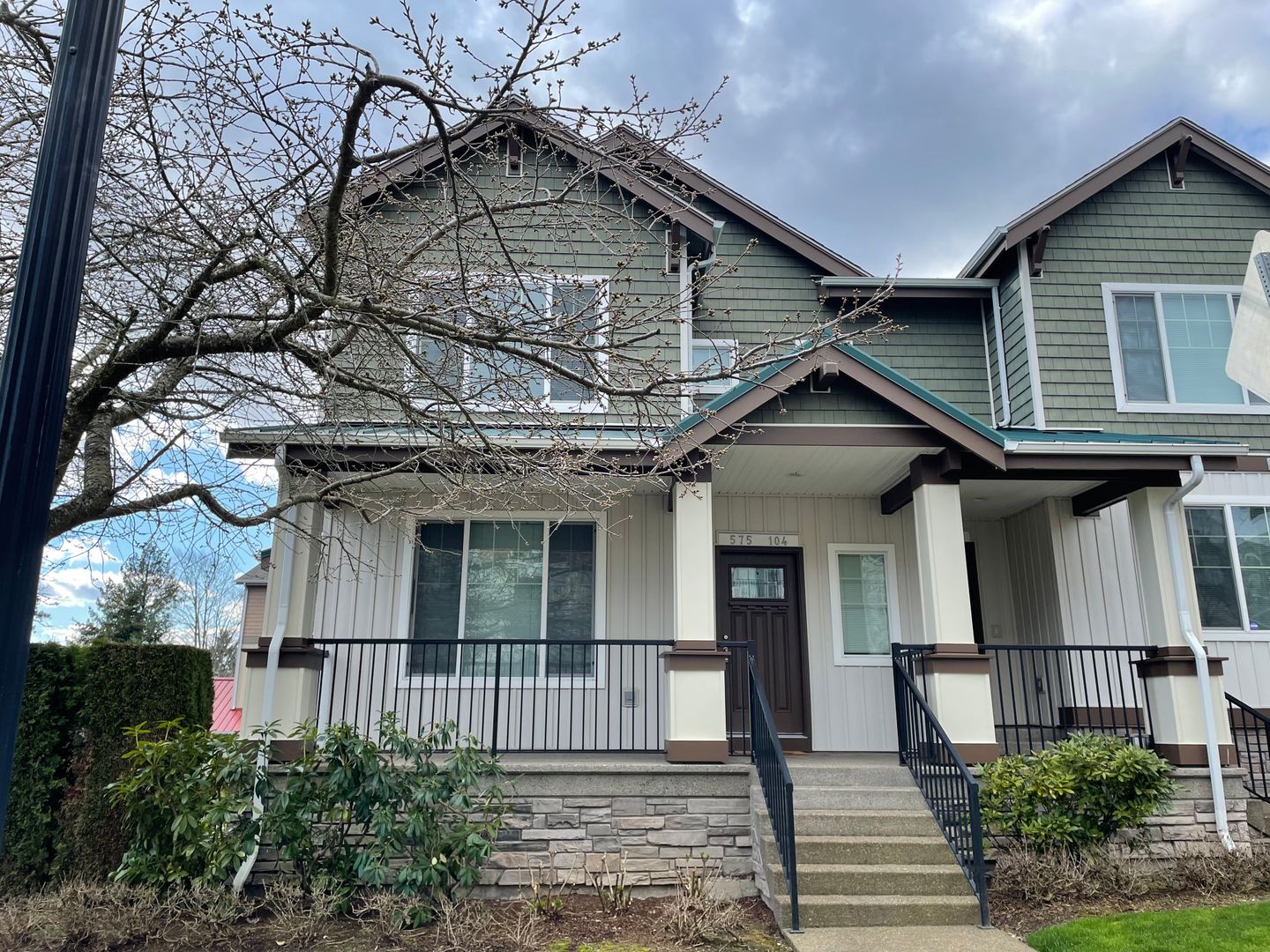 Portland House: 575 NW Lost Springs Terrace #104