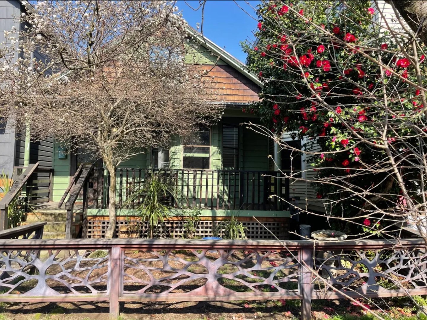 Portland House: 2123 NW Hoyt St