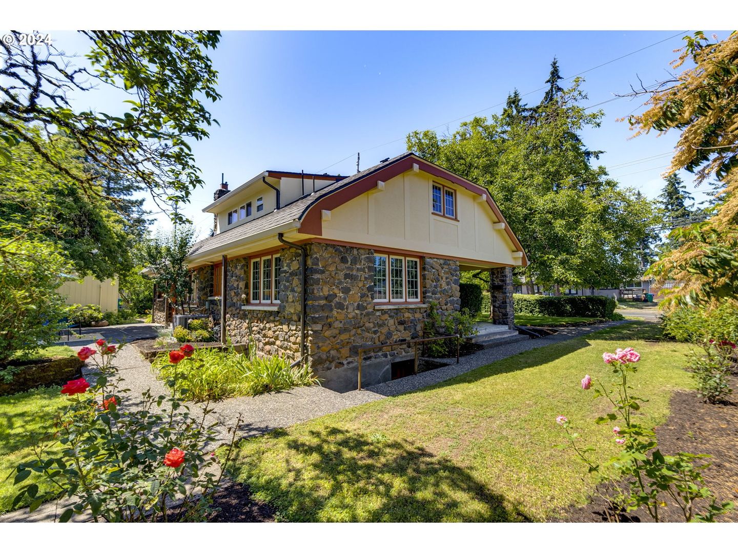Milwaukie House: 2430 SE Park Ave