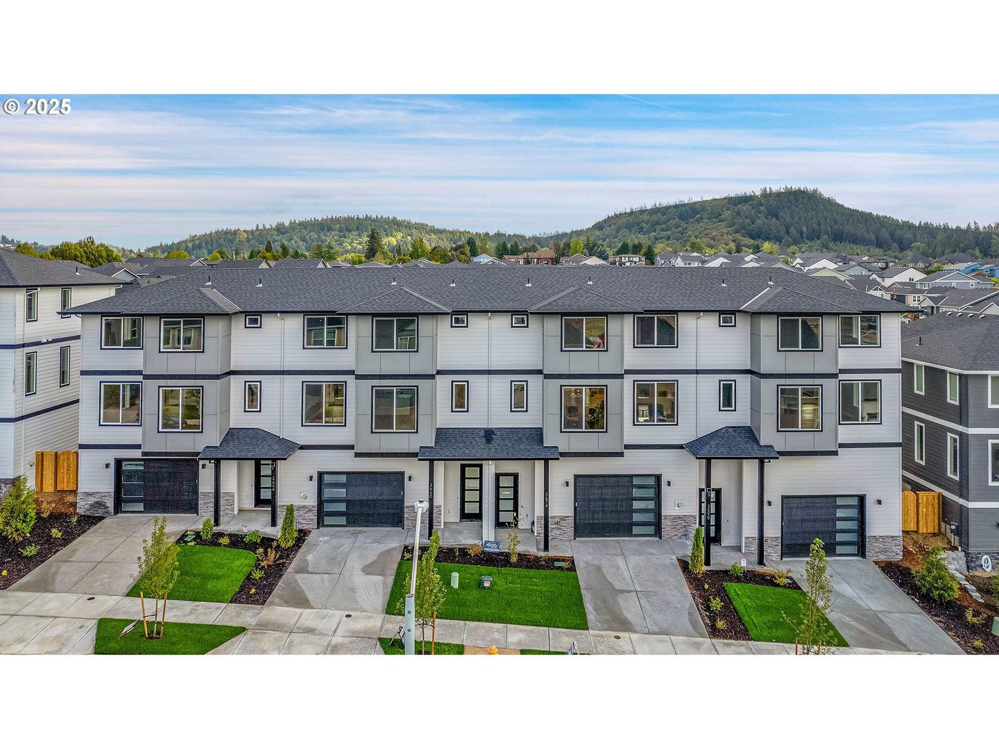 Gresham House: 3660 SW Sandlewood Ln