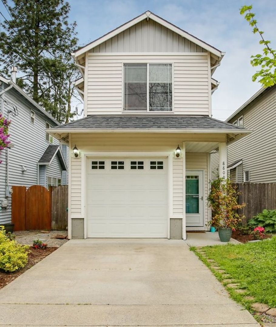 Portland House: 8800 N Drummond Ave