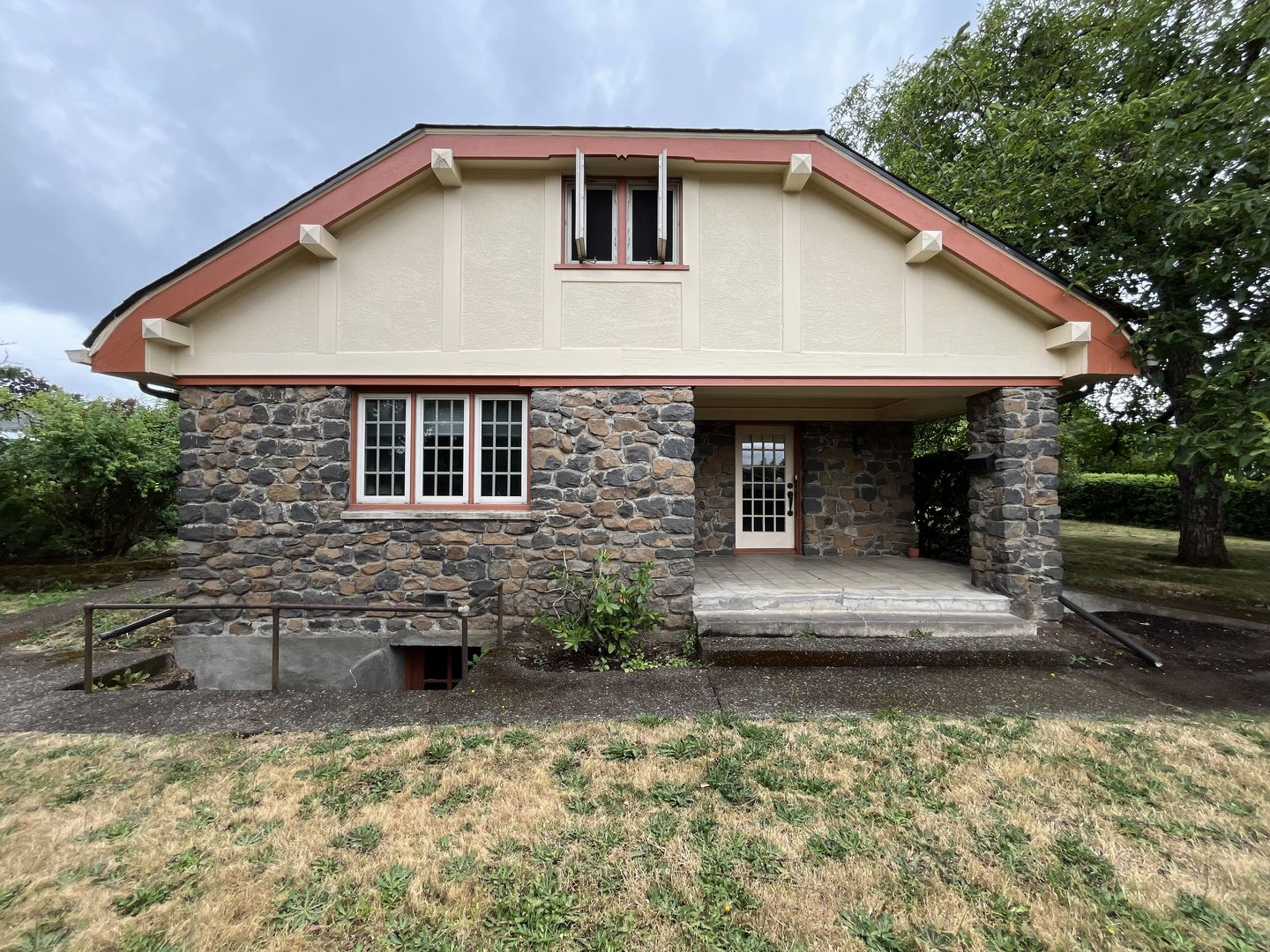 Milwaukie House: 2430 SE Park Ave