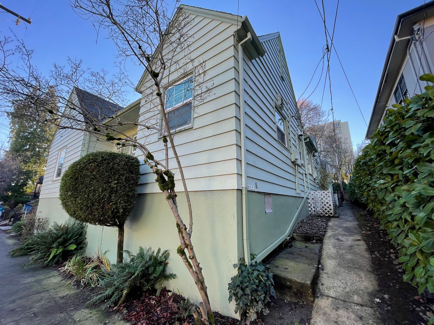 Portland Apartment: 2046 NW Overton St