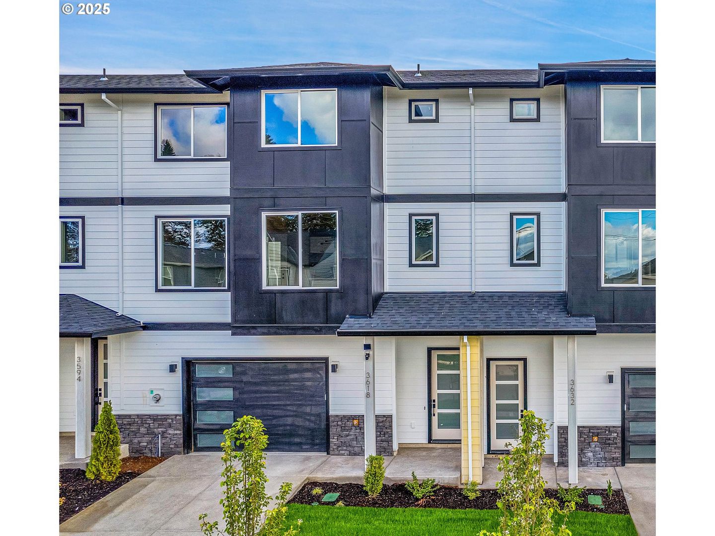 Gresham House: 3618 SW Sandlewood Ln