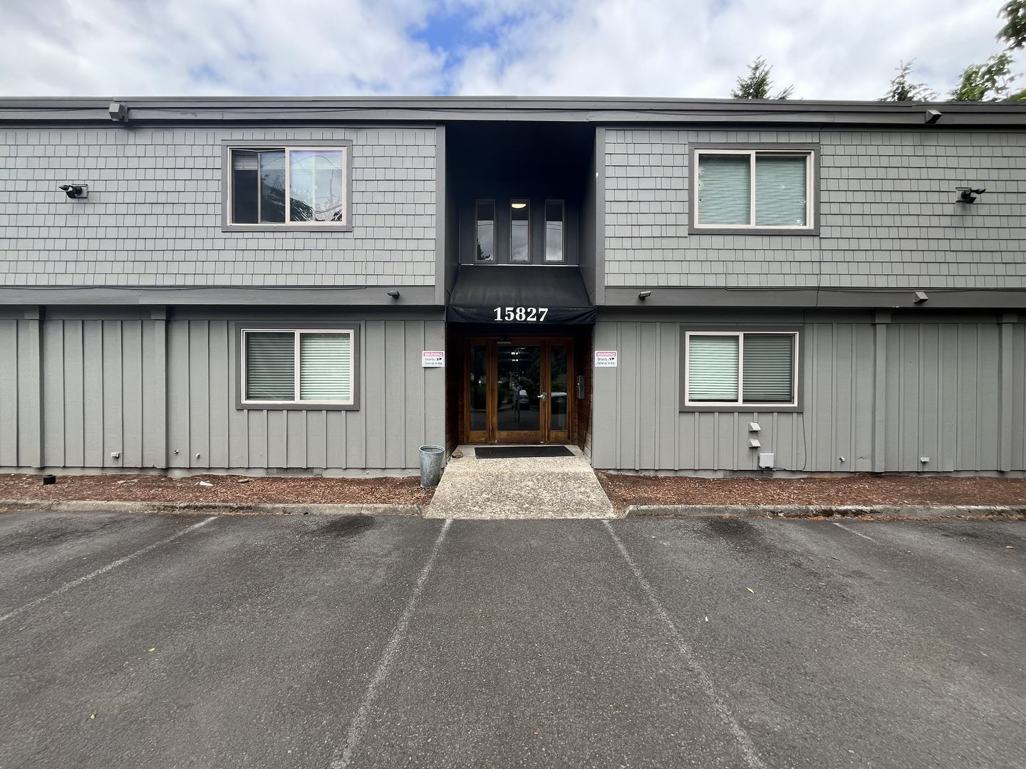 Portland Apartment: 15827 NE Glisan St - #1