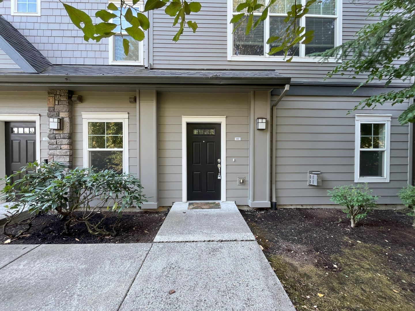 Hillsboro House: 103 NE Canvasback Way #102