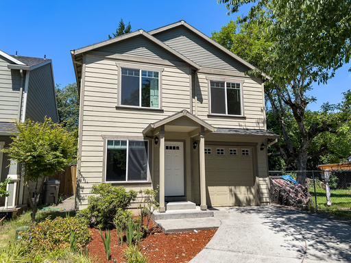 Fabulous 4 Bedroom 2.5 bath house on Private Street End Cul-De-Sac in the Powellhurst-Gilbert Neighborhood-SE Portland! – photo 1