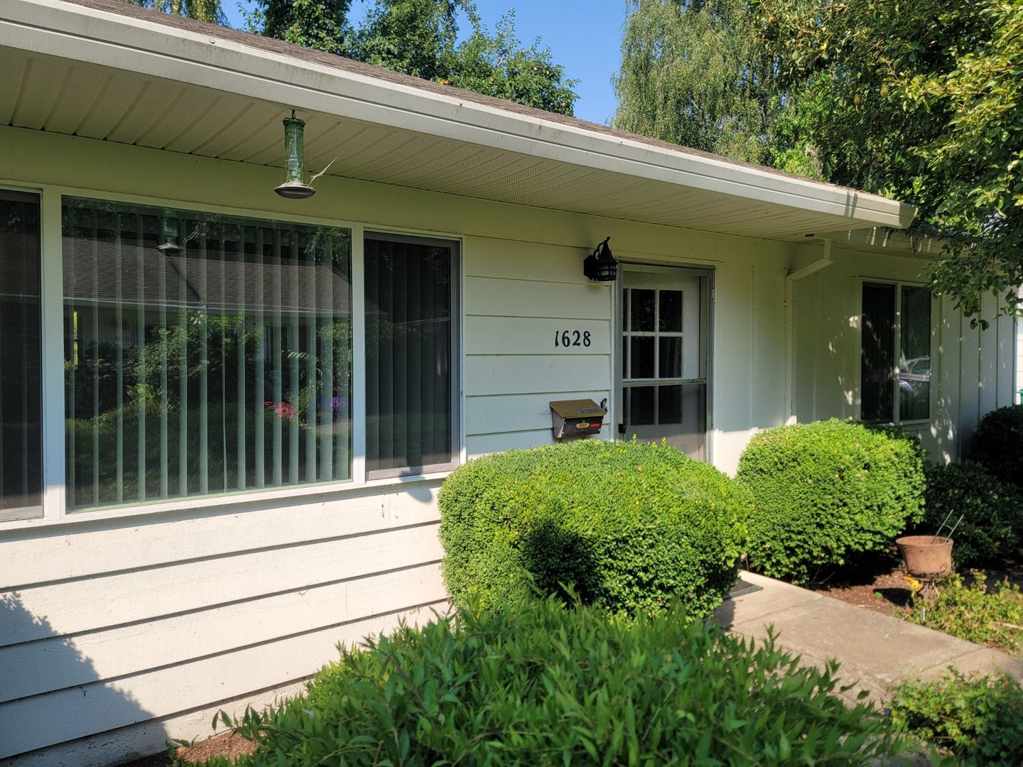 Forest Grove Apartment: 1628 Cedar Street