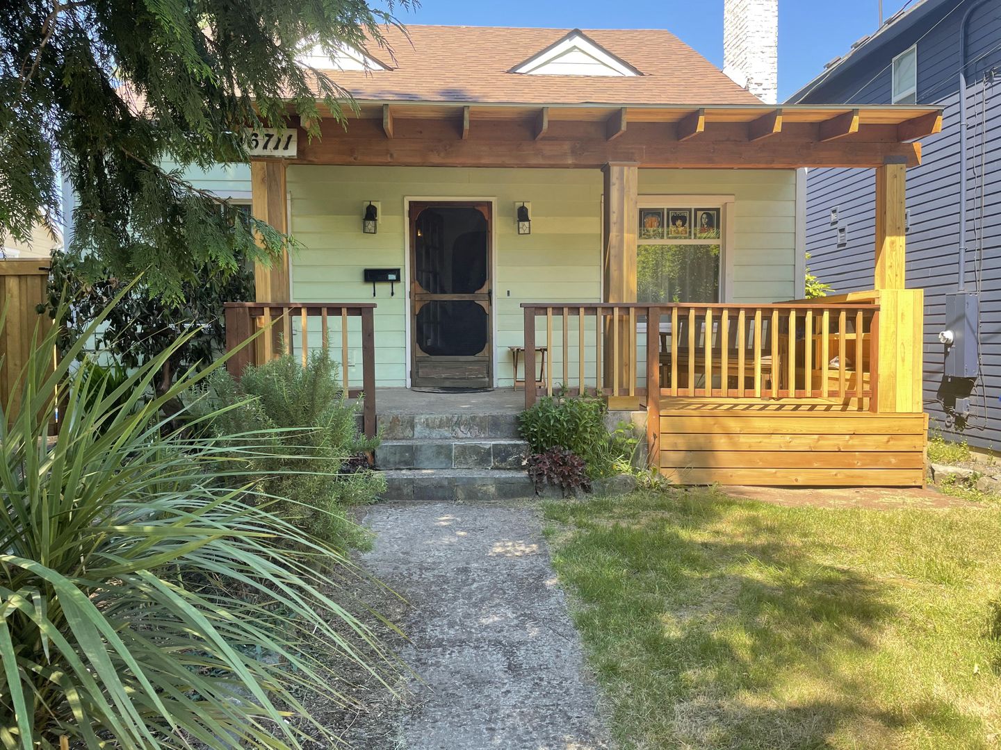 Portland House: 6711 N Albina Ave