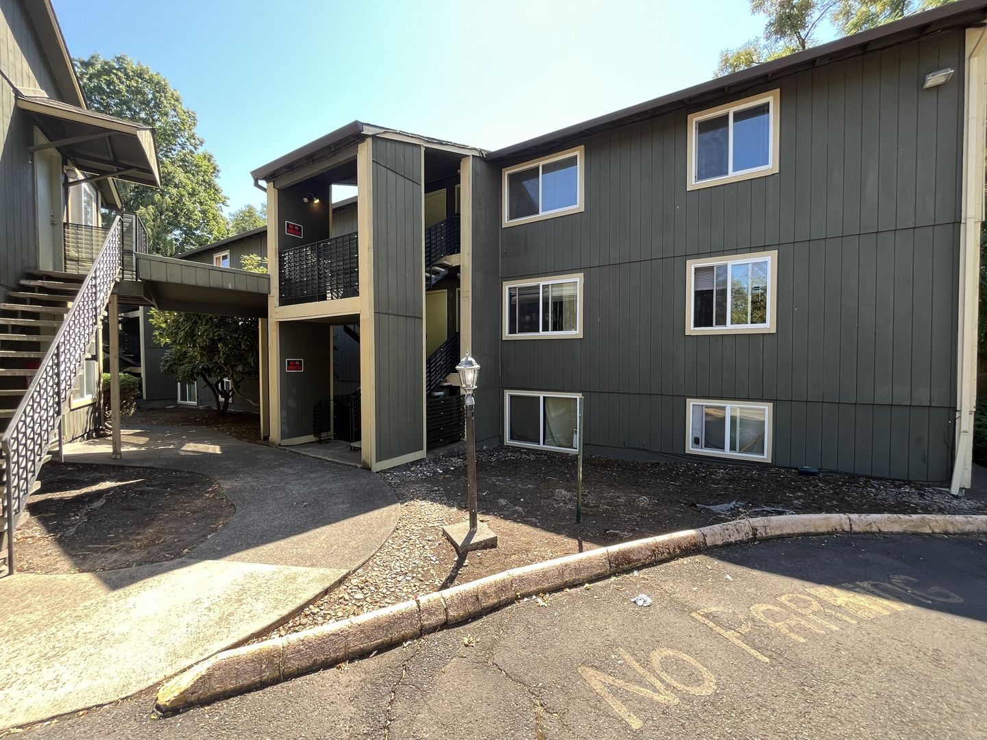 Portland Apartment: 8332 SW 21st Ave - #6