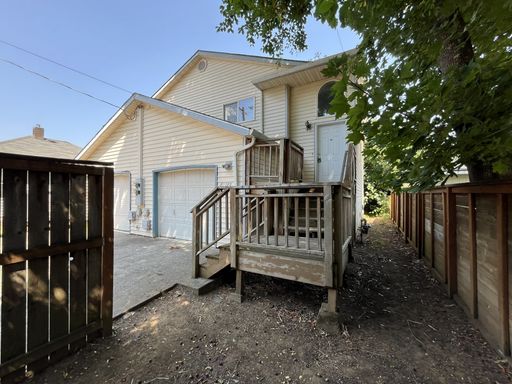 Spacious 3-Bedroom Duplex with Attached 1-Car Garage, Vaulted Ceilings & Flexible Two-Level Layout – photo 1