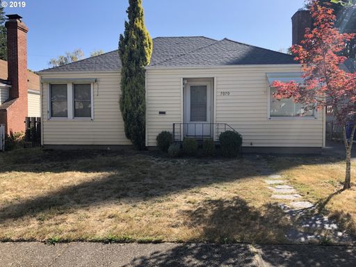 Spacious North Portland 6 Bedroom Home with Finished Basement, Modern Kitchen & Detached Garage – photo 1