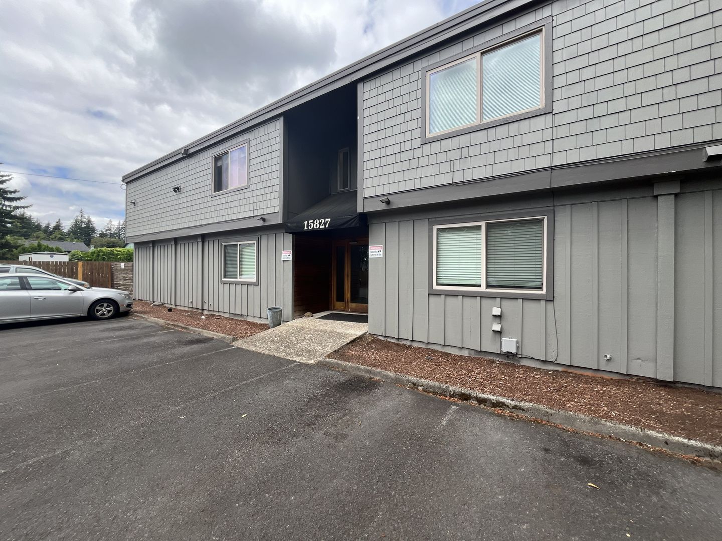Portland Apartment: 15827 NE Glisan St - #3