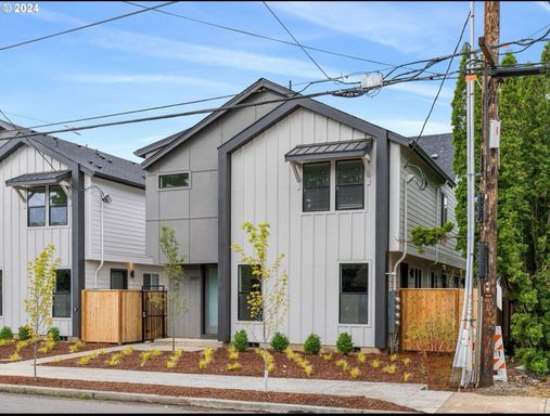 Modern 2BR/2.5BA Condo with Private Fenced Yard, A/C and Stainless Appliances – photo 1