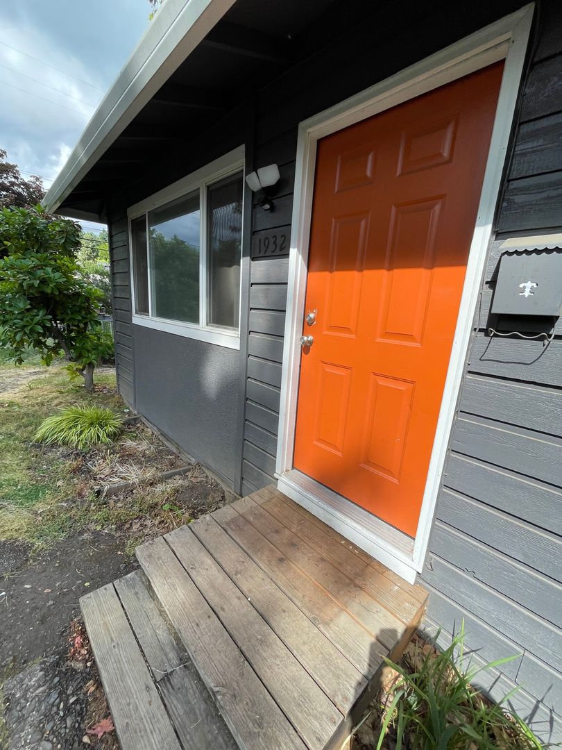 Portland Apartment: 1932-1934 SW Nebraska Street