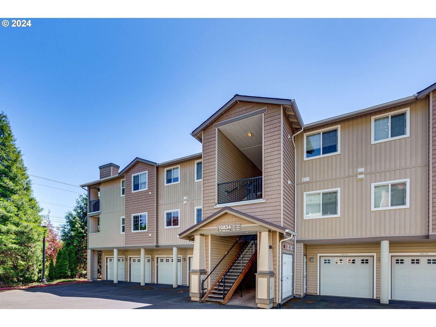 Hillsboro Condo: 10834 NE Holly St