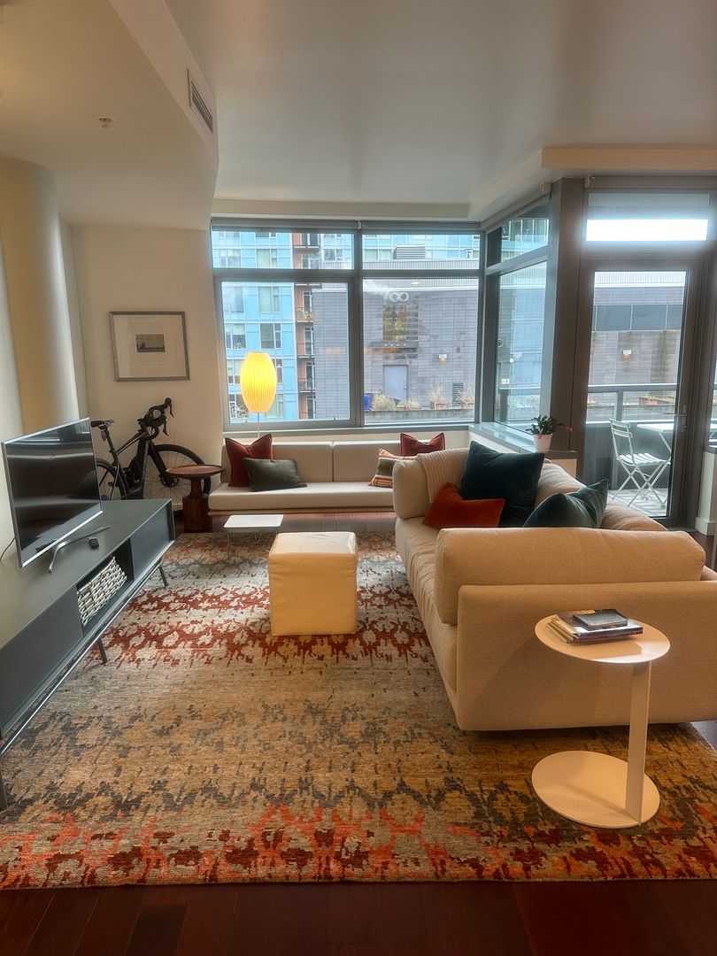 Portland Apartment: 3601 S River Pkwy