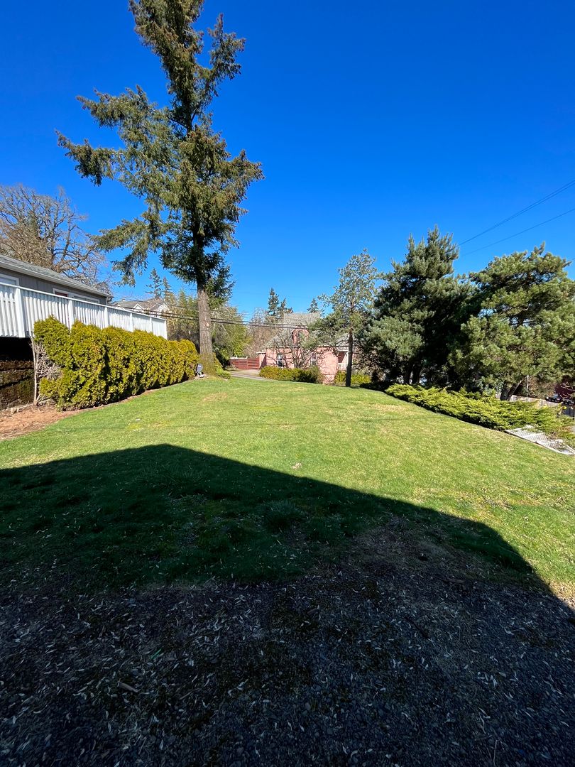 West Linn Apartment: 4642 Riverview Ave