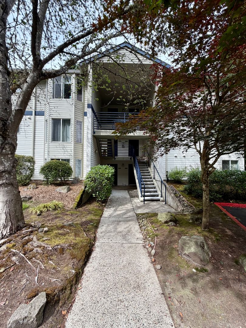 Portland House: 5142 Southwest Multnomah Boulevard