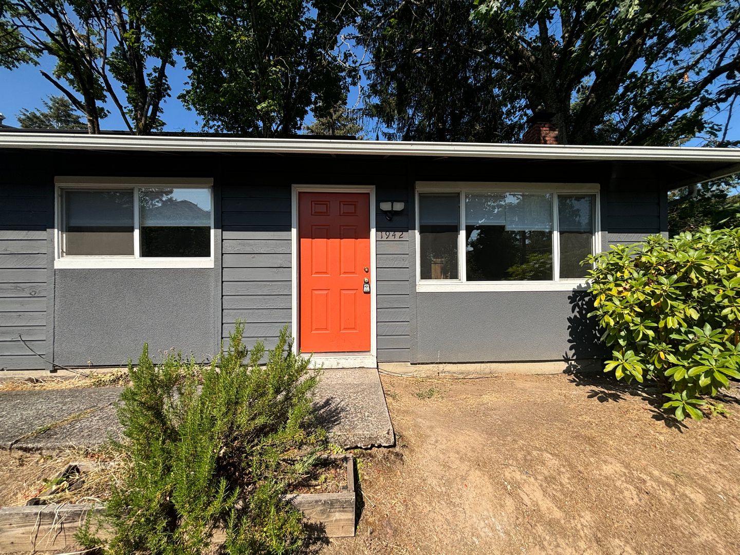 Portland Apartment: 1942-1944 SW Nebraska Street