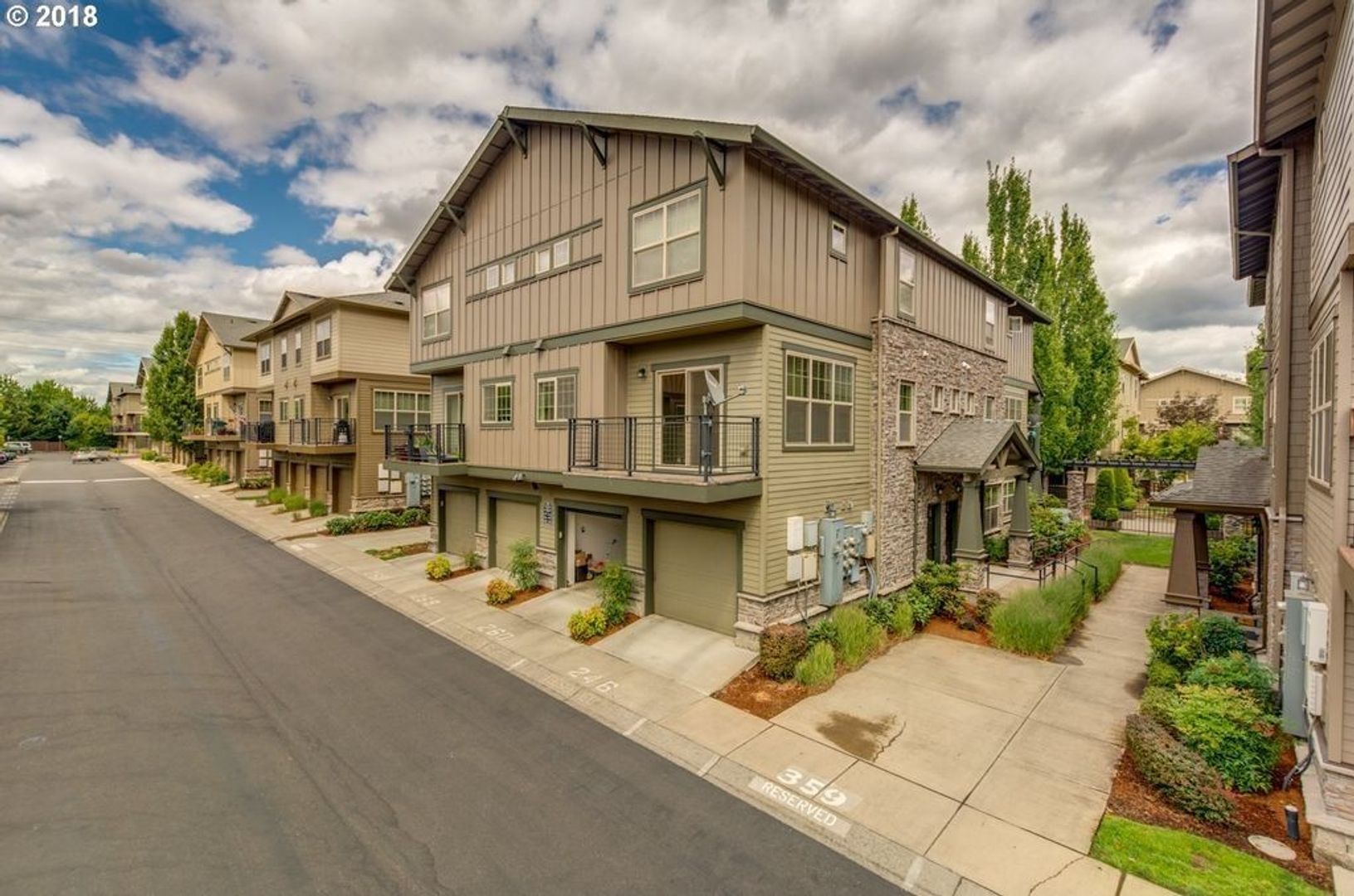Hillsboro House: 642 NE Newstead Lane