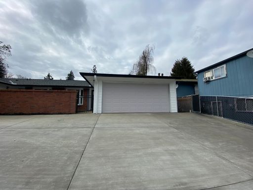 Freshly Remodeled 2-Bedroom Duplex – Great NE Portland Location! – photo 1
