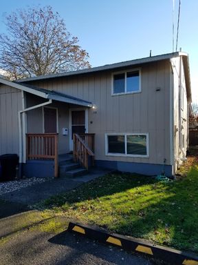 Light & Bright Sellwood Duplex! 3bd/1.5ba with yard! – photo 1