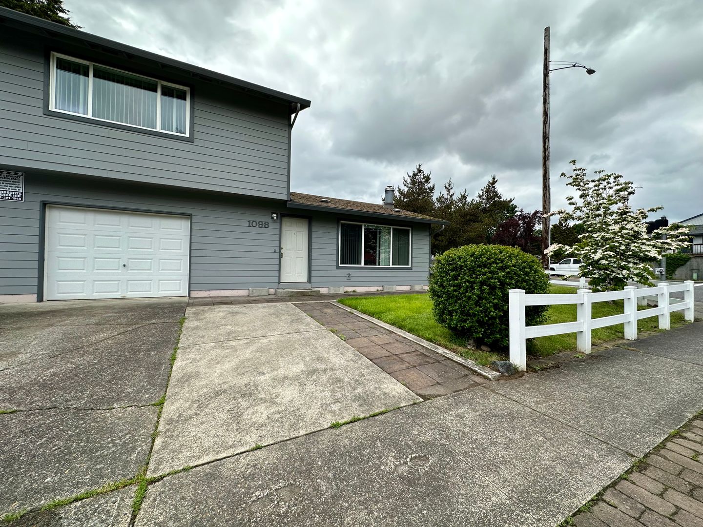 Troutdale Apartment: 1098 SW Hensley Rd