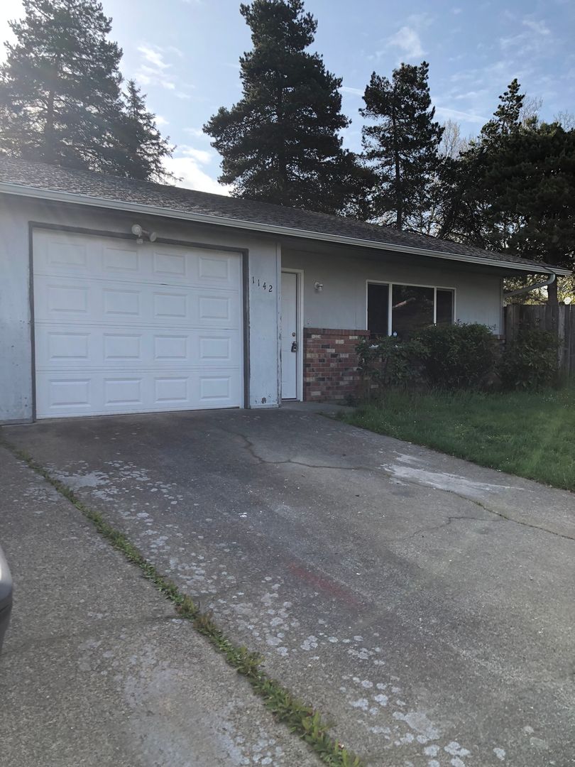 McMinnville Apartment: 1138 SE Rummel Street