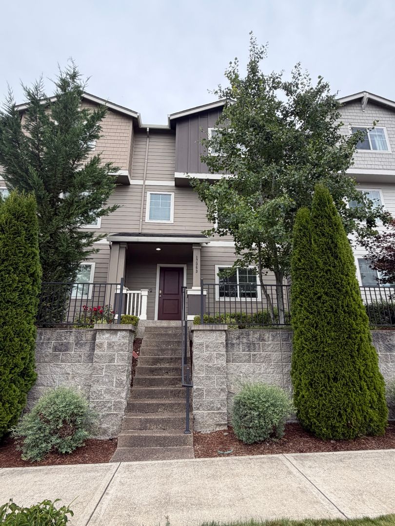 Portland House: 17363 NW Shackelford Rd