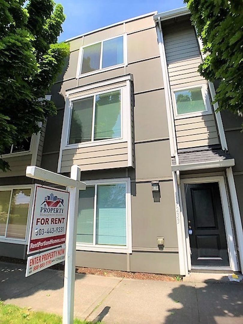 Beaverton House: 17233 SW Baseline Road
