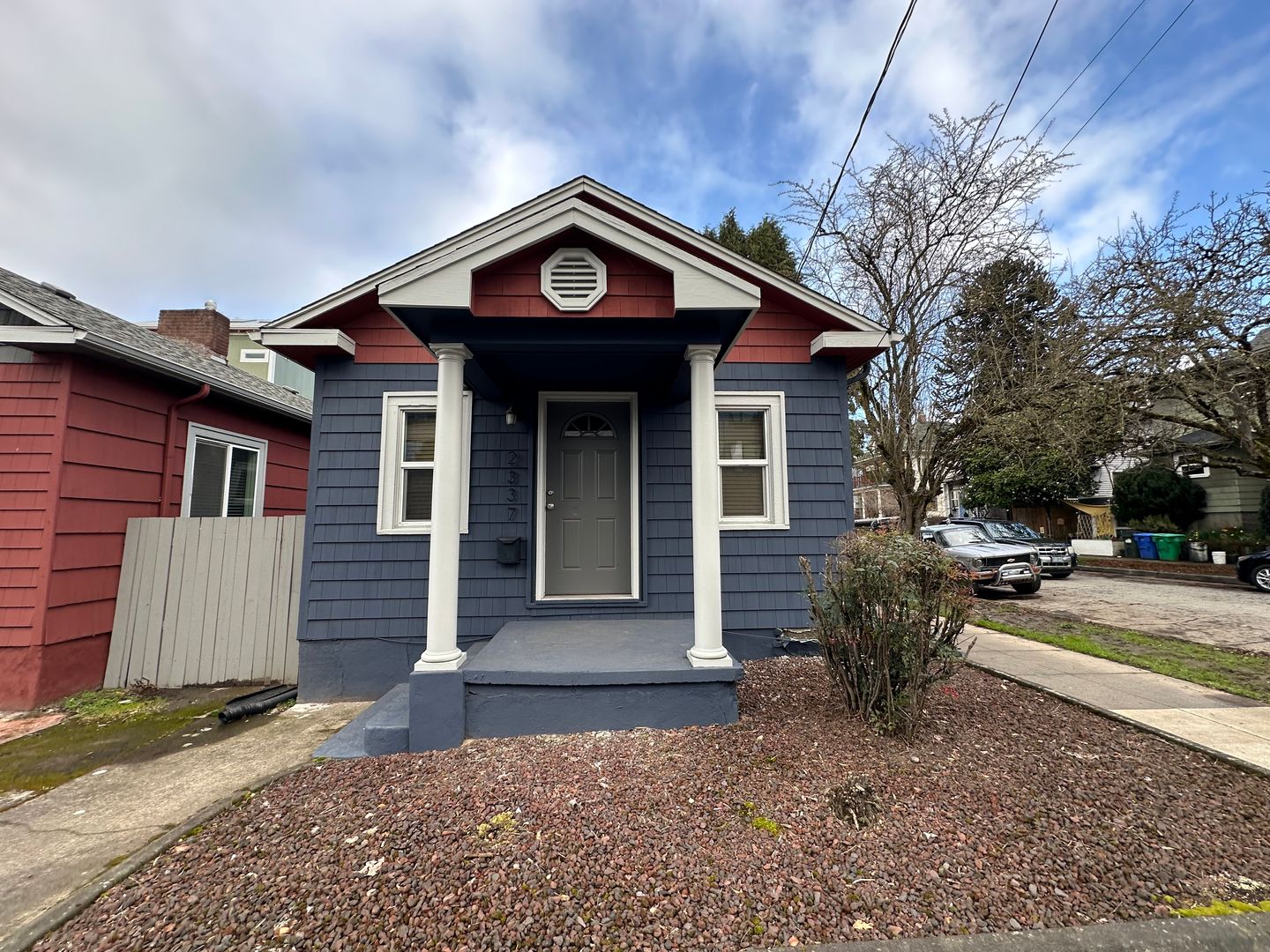 Portland Apartment: 2323-2337 SE Hawthorne Blvd