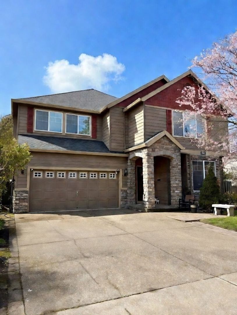 Hillsboro House: 132 NE 63rd Ave