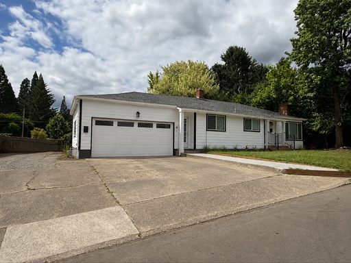 3-BD Duplex - Huge Yard Country Charm! $200 OFF FIRST MONTH'S RENT – photo 1