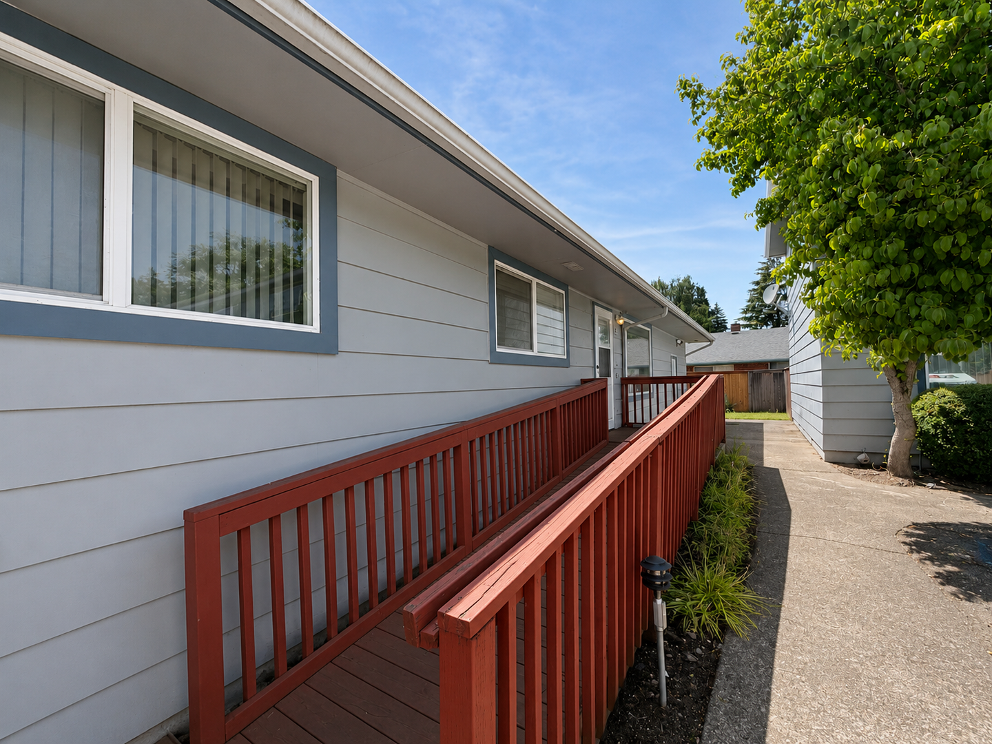 Portland House: 525 NE 113th Ave