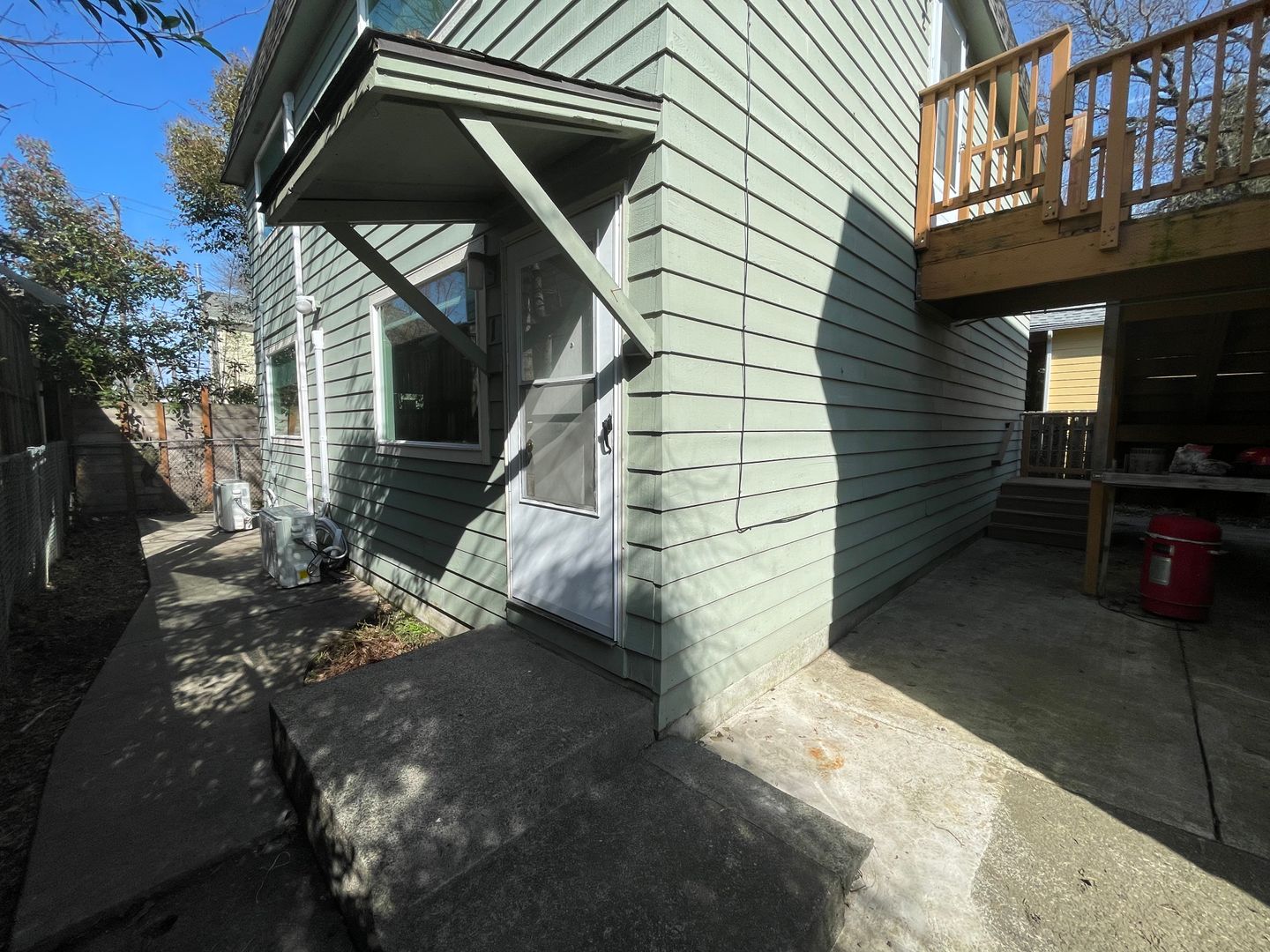 Portland Apartment: 1513 SE Ash Street