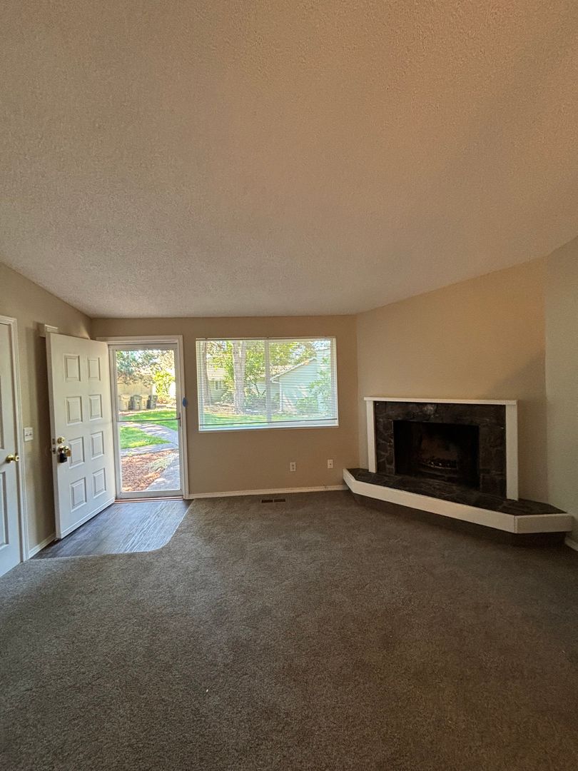 Portland Apartment: 12831-12839 NW Dogwood Street