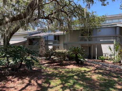 $1450 | Discover Old Florida Serenity: Renovated 2BR/2BA with Dual Private Balconies in Peaceful Grenelefe, Haines City – photo 1