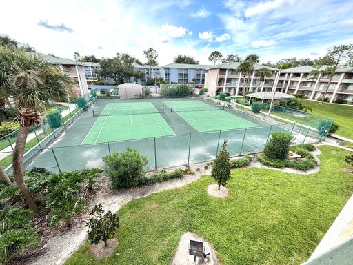 $1,145| 1 Bed 1 Bath | First Floor Condo minutes from Altamonte Springs Mall with LVP Throughout! – photo 1