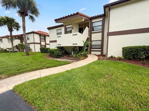 $1,800 | Move-in ready, fully renovated 2-bedroom, 2-bathroom second-floor condo available for rent in the gated Ventura Country Club community. – photo 1