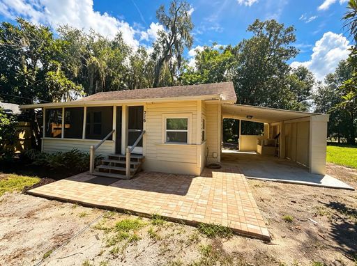$1,250 | Cozy 1BR Cottage Minutes from Downtown DeLand – Huge Corner Lot! – photo 1