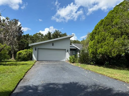 $1,990 | Expansive 2BD/2BA featuring a massive bonus room, built-ins and Florida charm - Haines City – photo 1